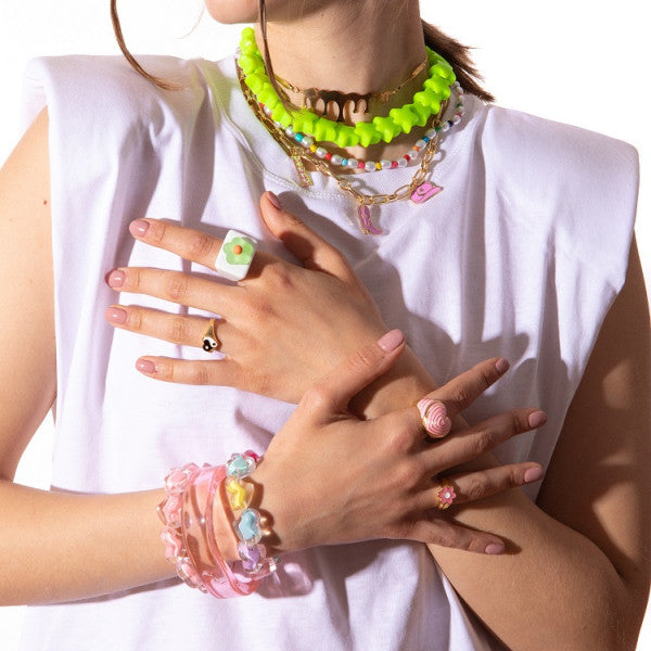 Anillo Dorado con Flor Rosa
